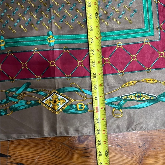 Scarf Wrap Vibrant Patterned chain and belt Scarf - Picture 4 of 7